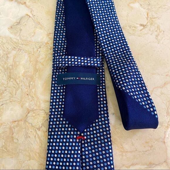 BNWOT Tommy Hilfiger 100% Silk Vintage Dot Tie - Picture 4 of 6
